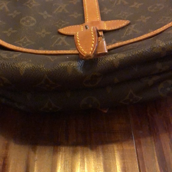 LouisVuittonSaumur shoulder crossbody 35 bag - Picture 9 of 17